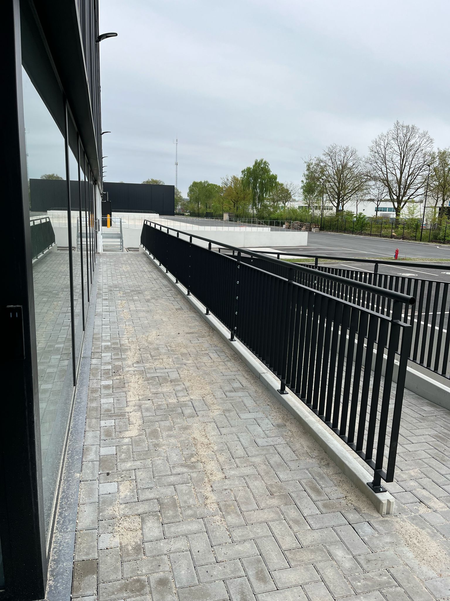Produceren en monteren poedergecoate leuningen